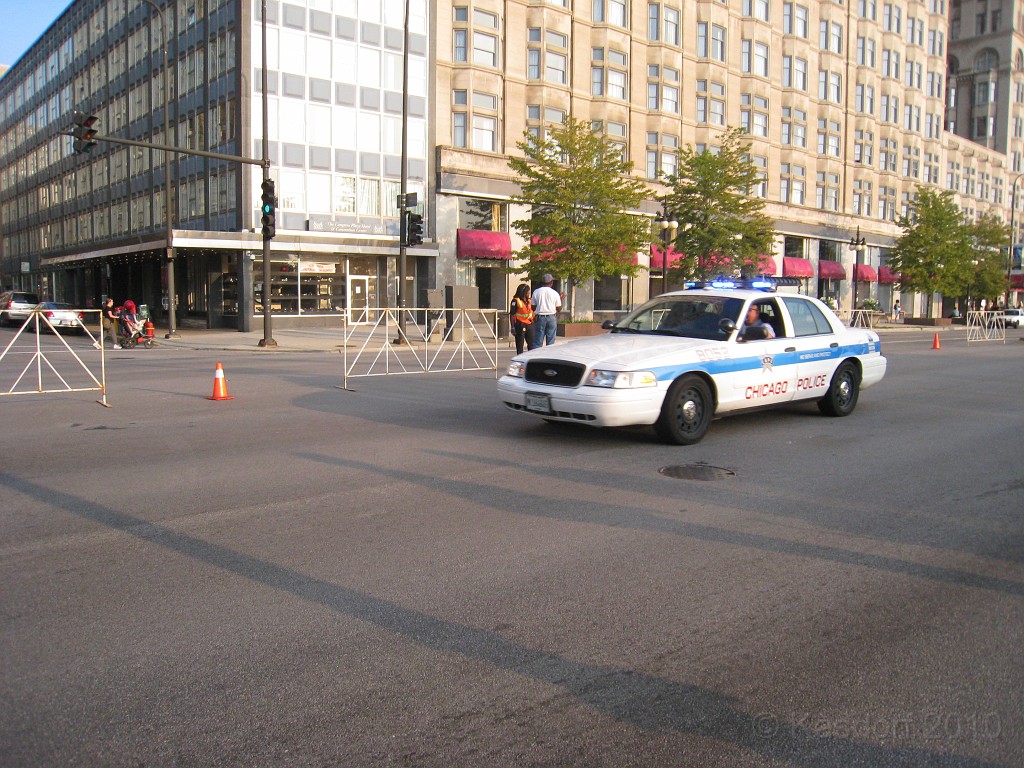 Chicago Rock N Roll 2010 0443.jpg - The lead vehicle approaches.